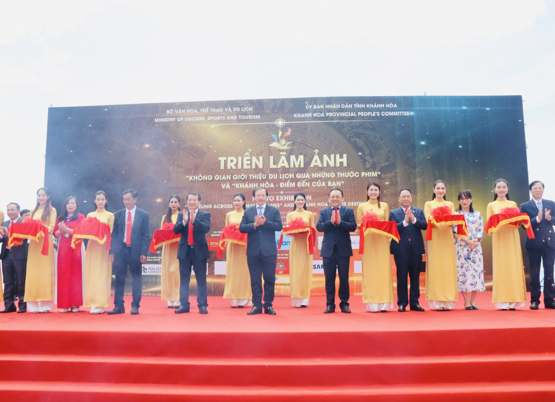 Khai mạc triển lãm ảnh “Không gian giới thiệu du lịch qua những thước phim” và “Khánh Hòa - Điểm đến của bạn”